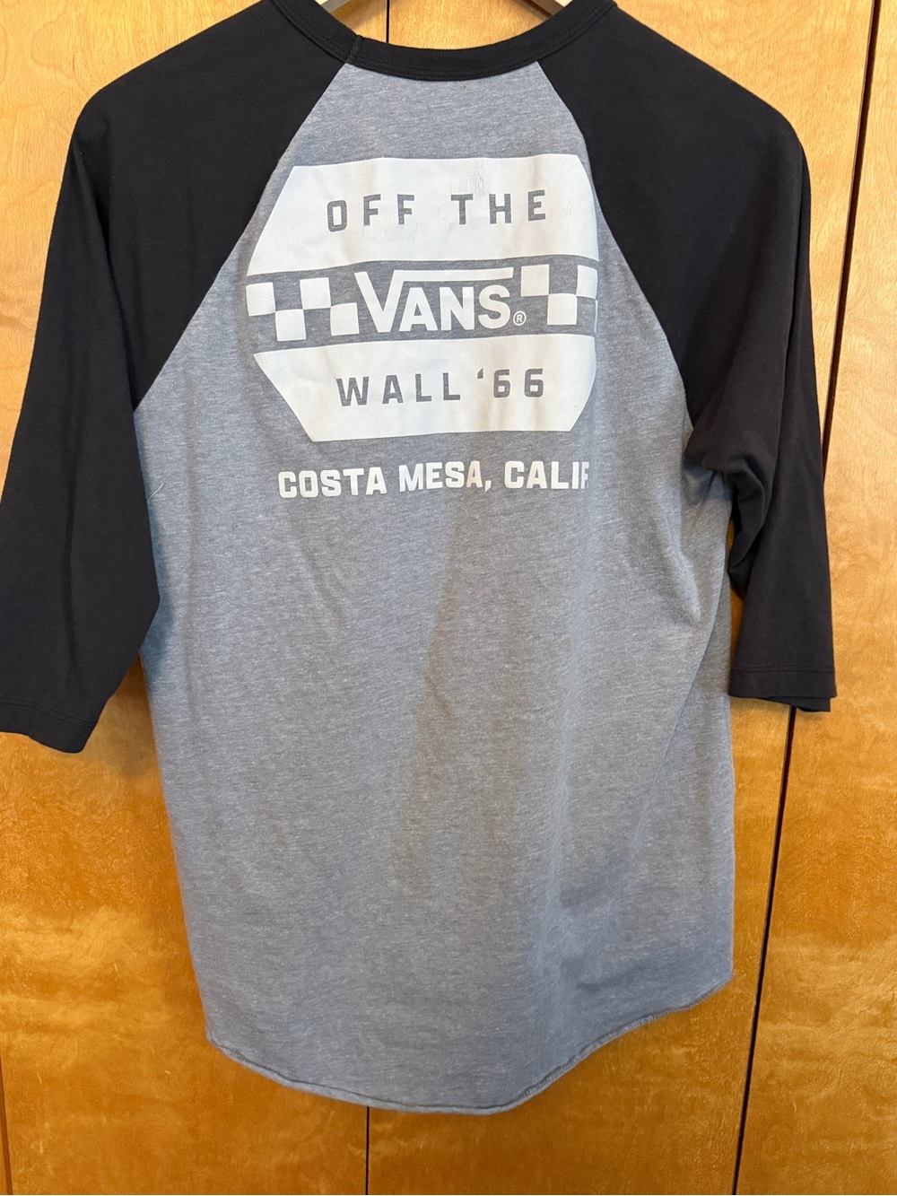 Vans 3/4 Quarter Sleeve Gray and black men’s shirt size medium
